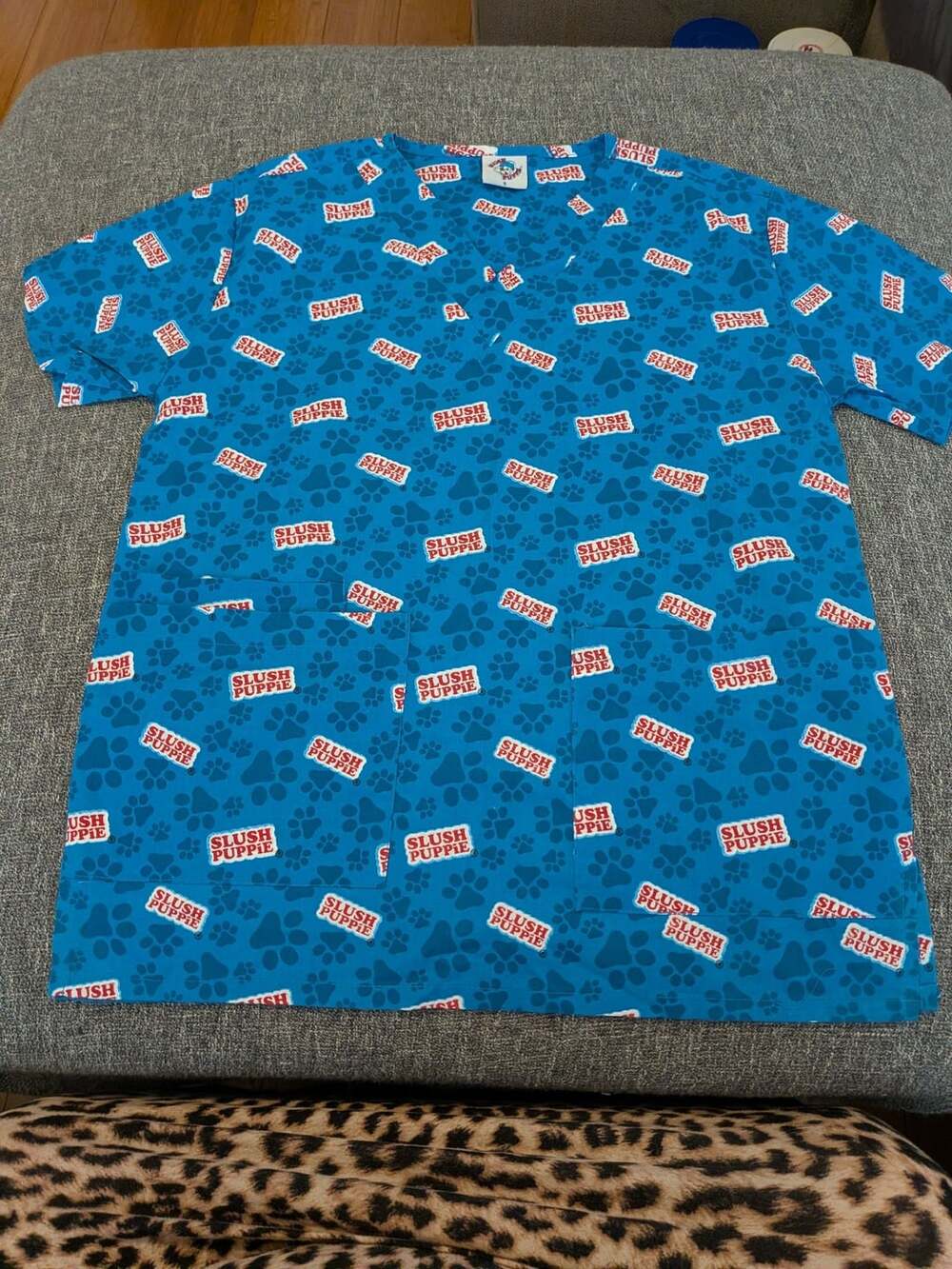 Slush Puppie Scrub Top Size S Blue Paw Print V-Neck